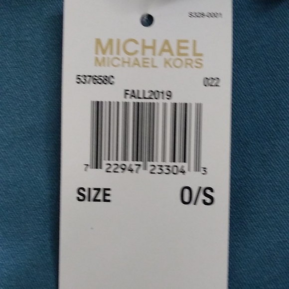 MICHAEL KORS DERBY GREY SCARF&BEANIE! NWT - Picture 6 of 6